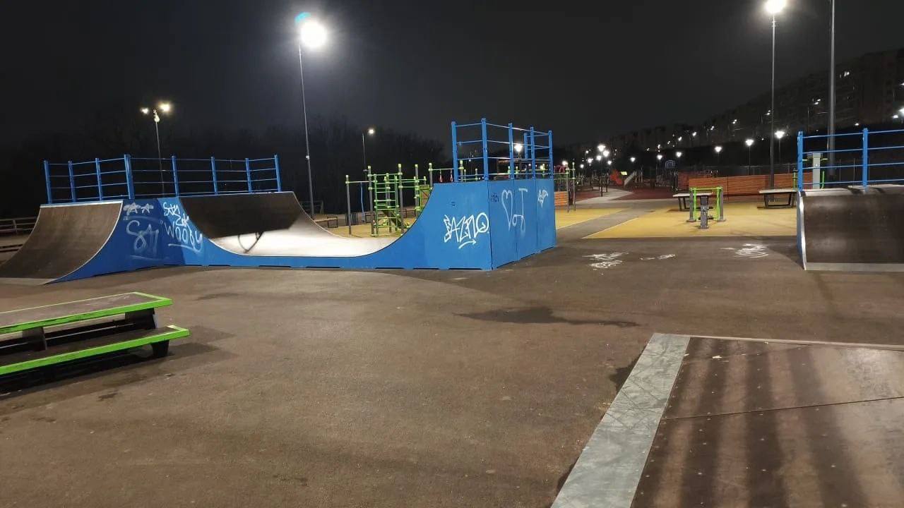 Вандалы изуродовали новую скейт-площадку в саратовском парке